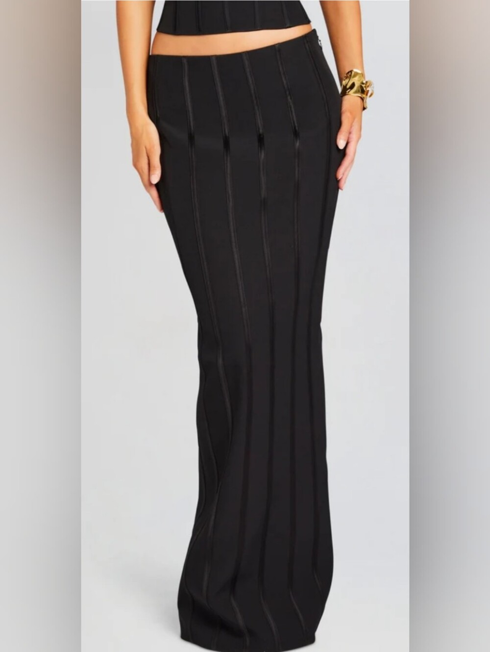 Retrofete Sleek Black Maxi Skirt with Vertical Paneling